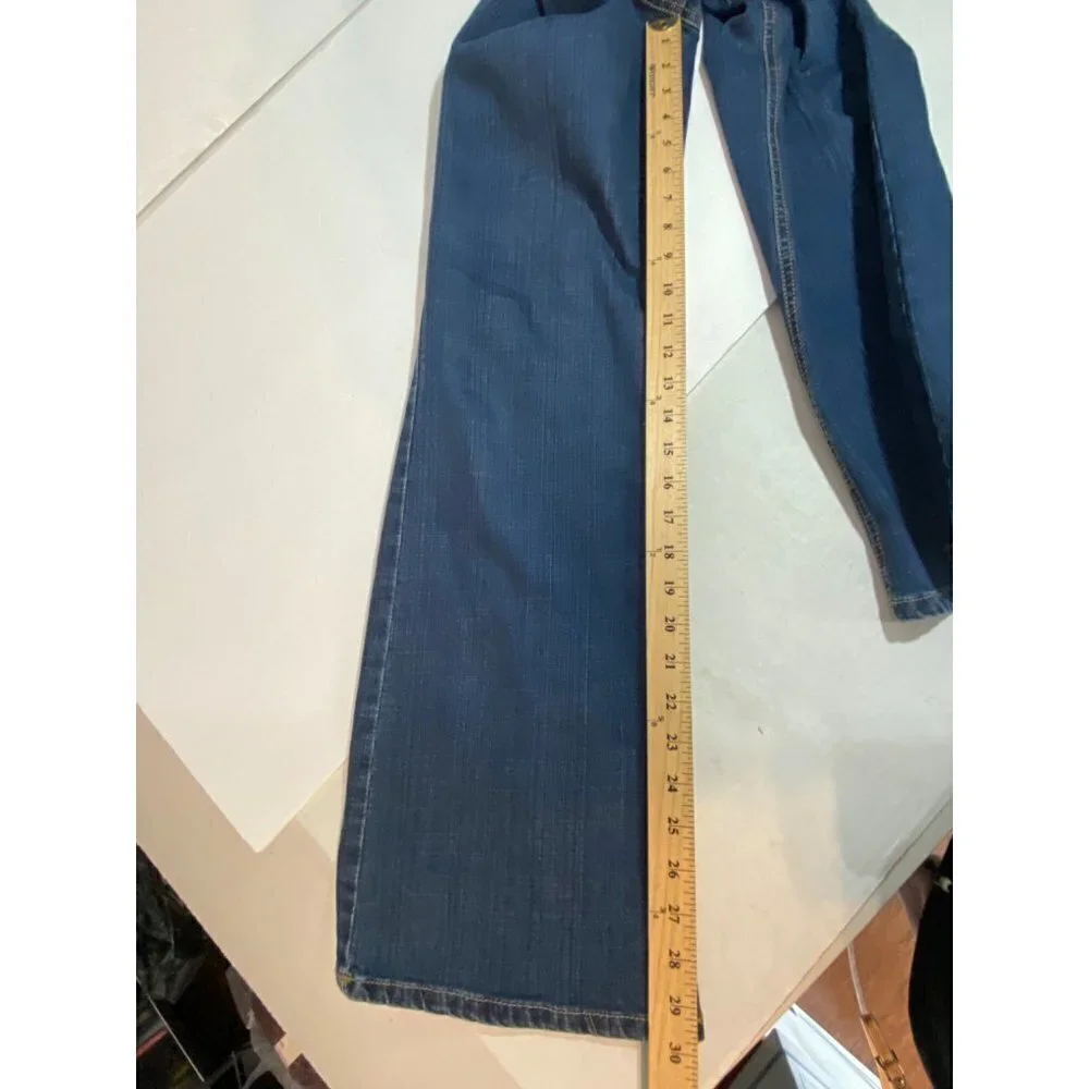 Gloria Vanderbilt Women's Size 10 Short Boot Cut‎ Jeans